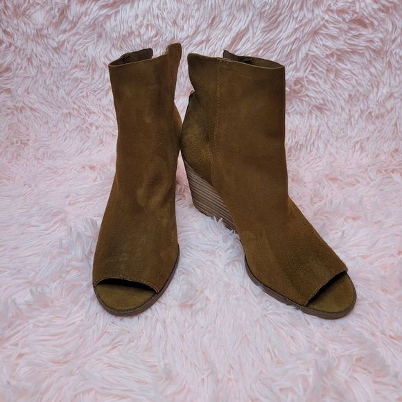 host PICK 🎆 Lucky Brand Urbi Open Toe Booties - Picture 2 of 12